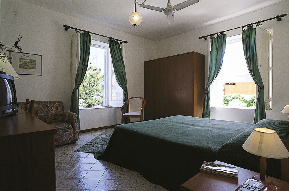 Hotel Villa Augustus Lipari  Cameră foto