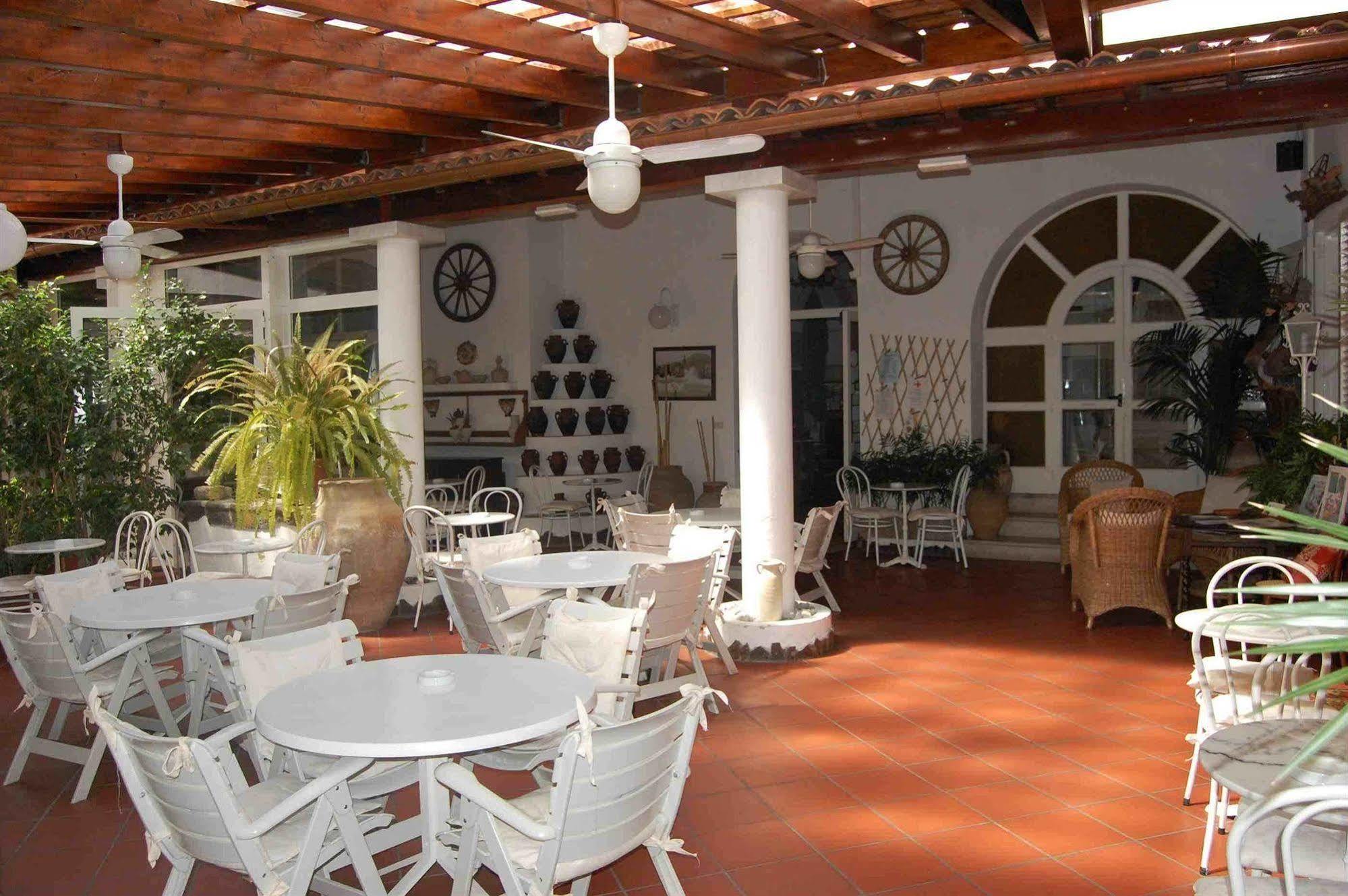Hotel Villa Augustus Lipari  Exterior foto